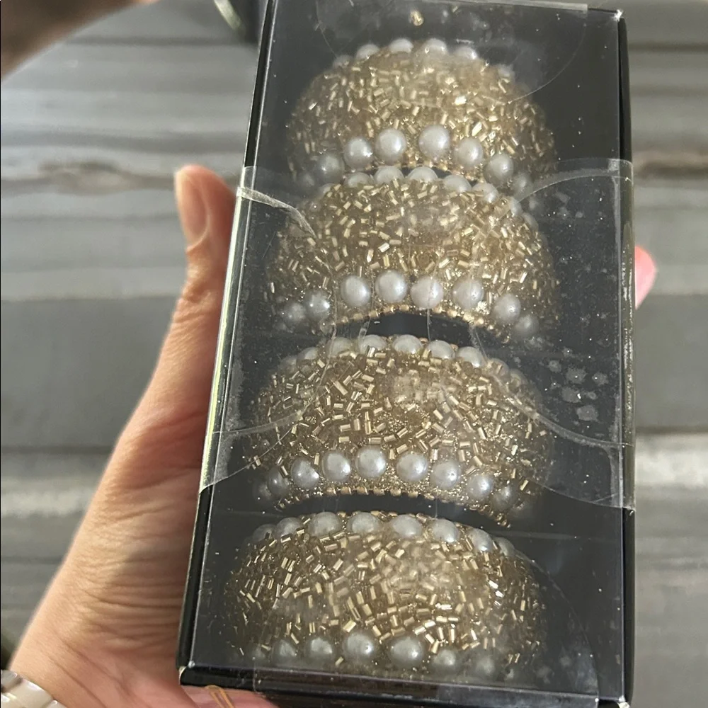 Beekman Home set of 4 napkin rings brand new!